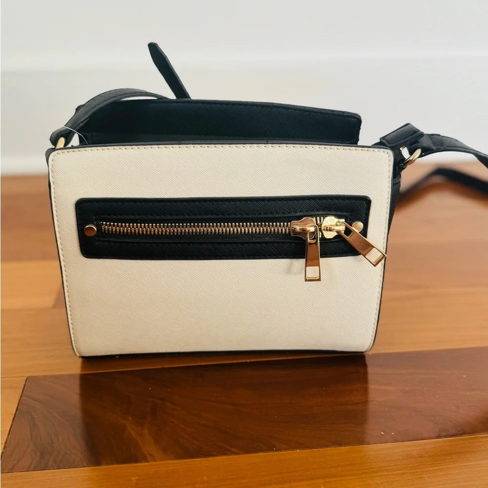 Elegant Beautiful New Crossbody bag in color block pattern in black and Beige